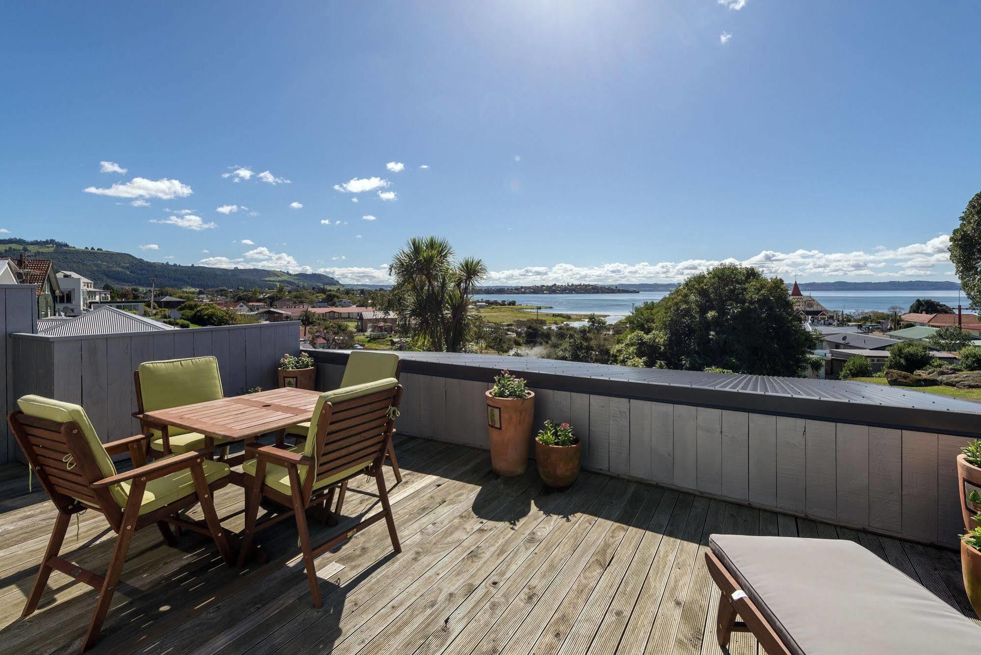 Lakeside City Apartments - Penthouse And Studio Ροτόρυα Εξωτερικό φωτογραφία